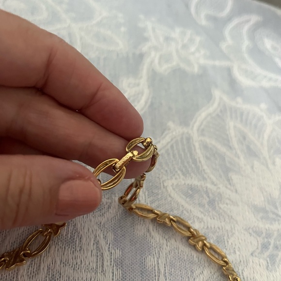 Vintage Avon gold necklace - Picture 3 of 4
